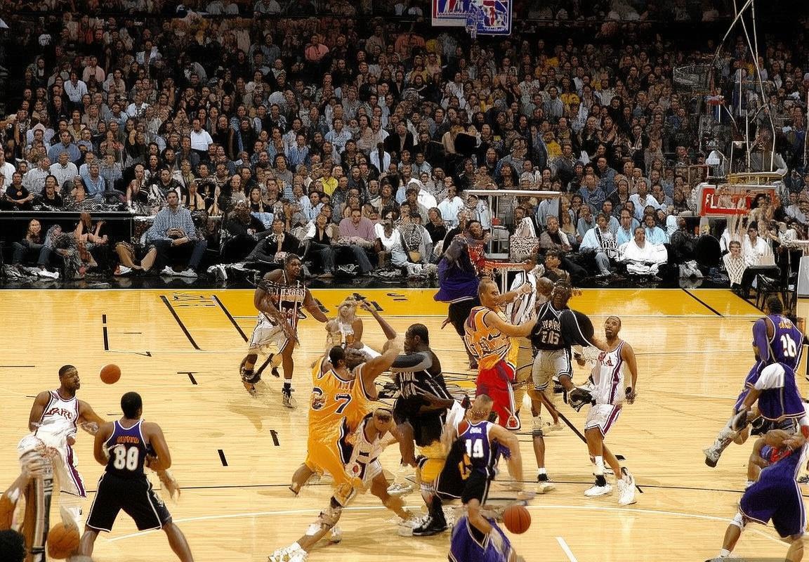 2002年NBA季后赛：湖人马刺巅峰对决回顾(图1)